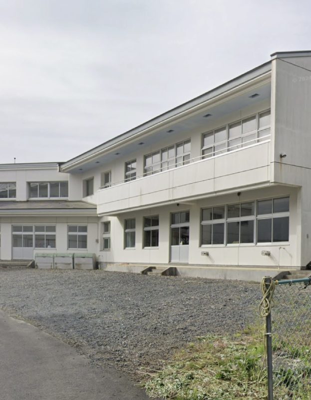 角浜小学校まで950ｍ・徒歩14分
