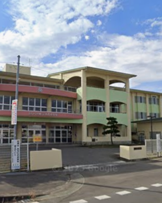 [小学校]おいらせ町立百石小学校まで881ｍ　徒歩11分